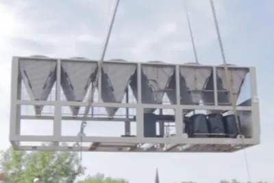 Air-cooled chiller module on the crane hook